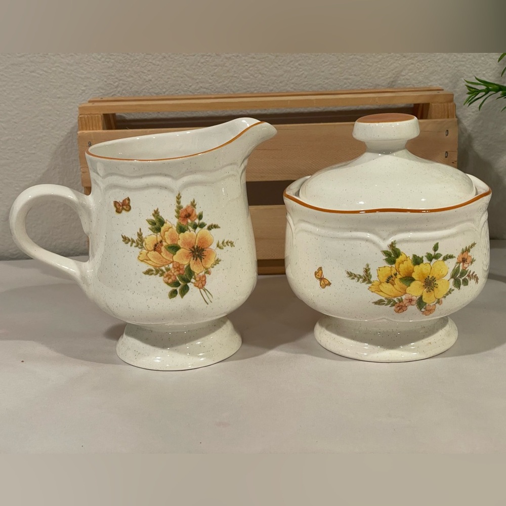 VTG Sangostone “Butterfly” Large Sugar & Creamer Set. EUC. Boho.